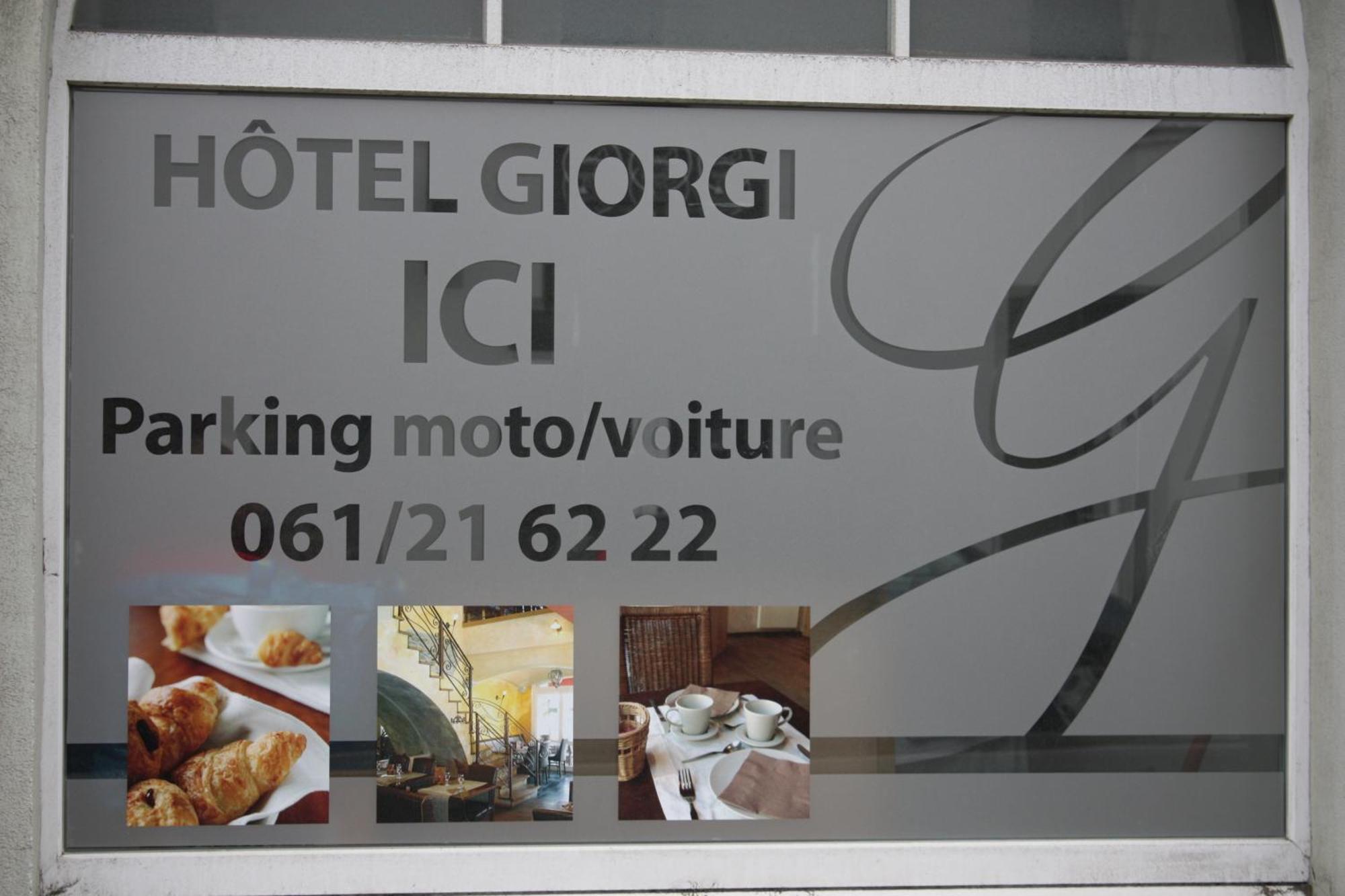 Hotel Giorgi Et Logements Insolites-Jacuzzi Prive バストーニュ エクステリア 写真