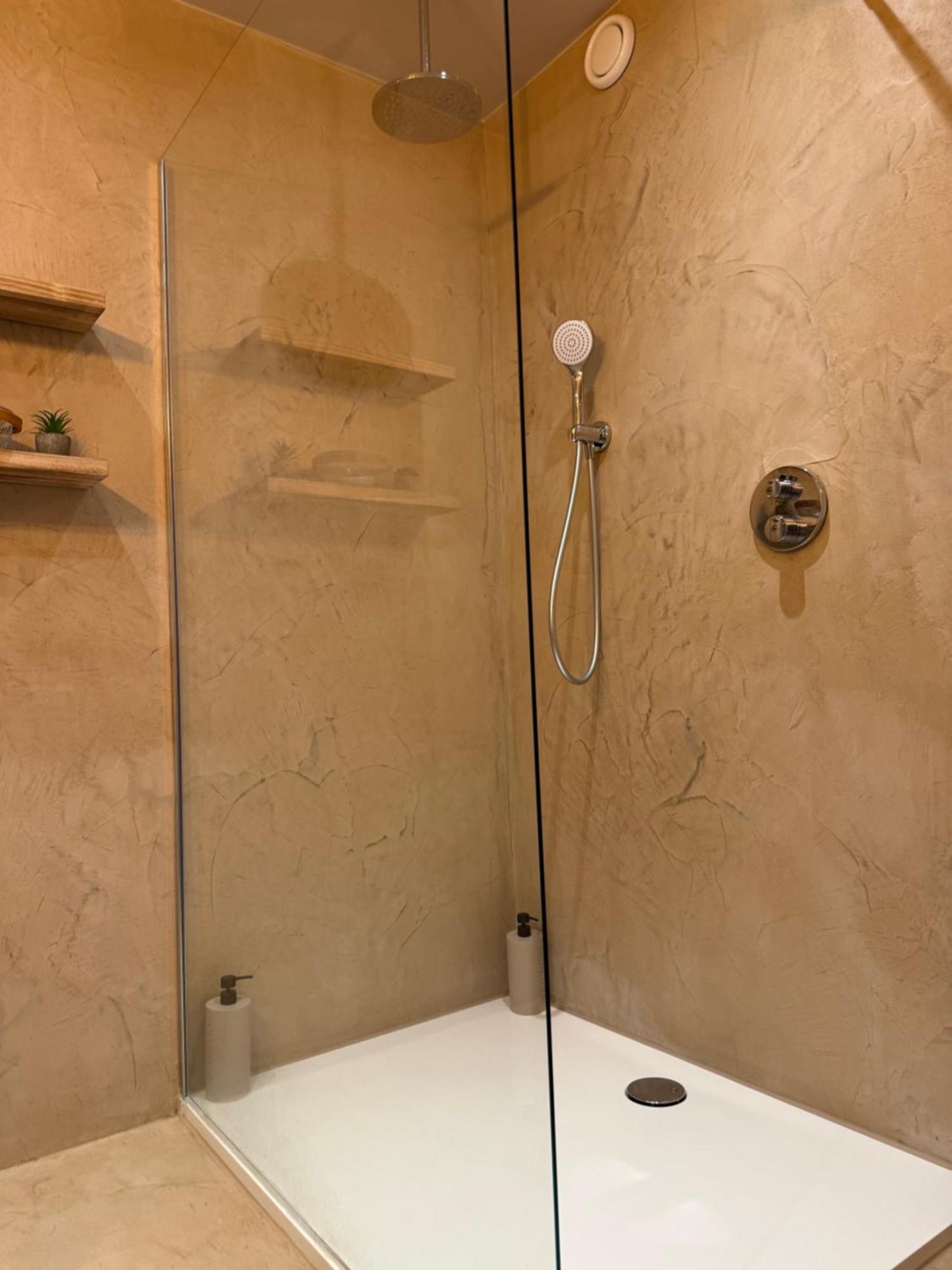Hotel Giorgi Et Logements Insolites-Jacuzzi Prive バストーニュ エクステリア 写真