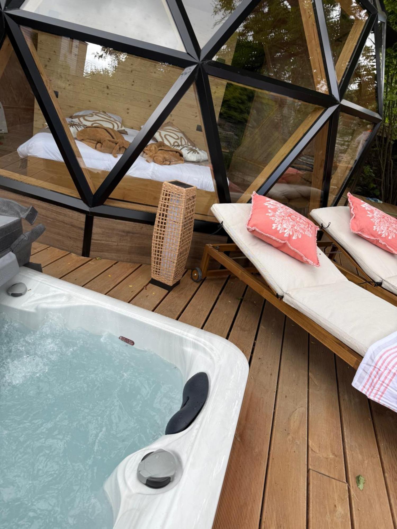 Hotel Giorgi Et Logements Insolites-Jacuzzi Prive バストーニュ エクステリア 写真