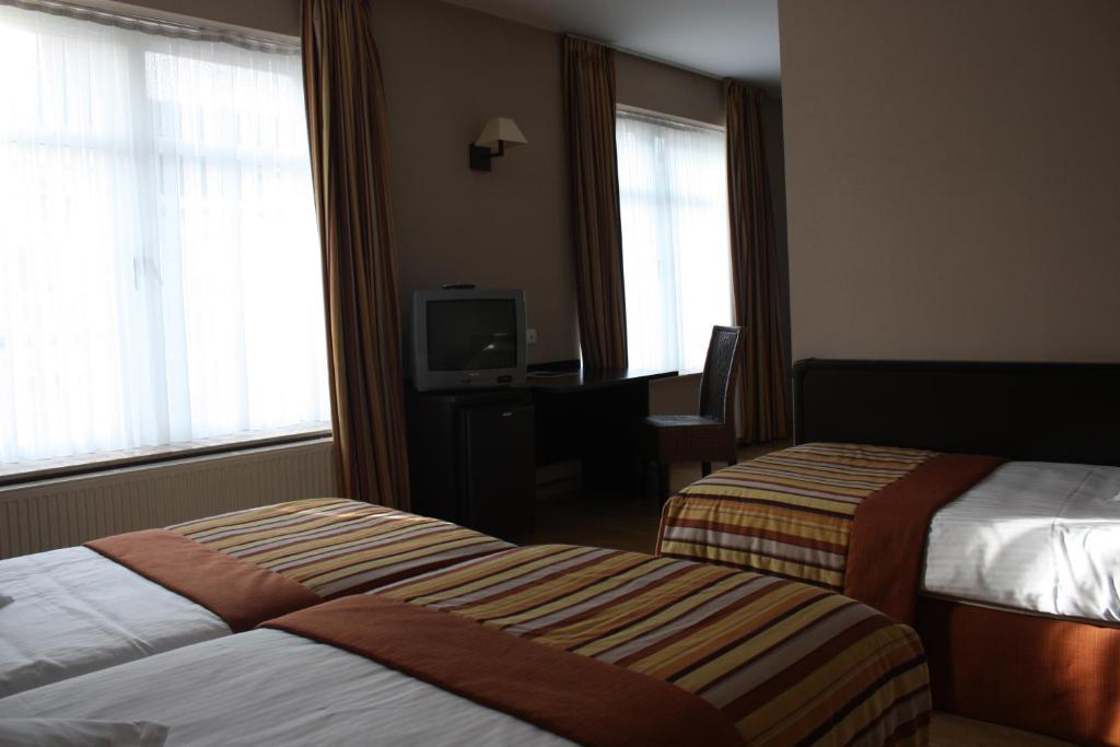 Hotel Giorgi Et Logements Insolites-Jacuzzi Prive バストーニュ 部屋 写真