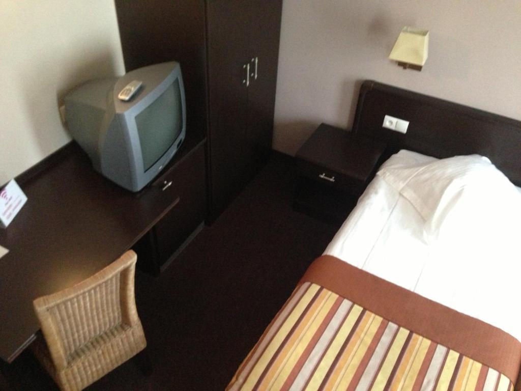 Hotel Giorgi Et Logements Insolites-Jacuzzi Prive バストーニュ 部屋 写真
