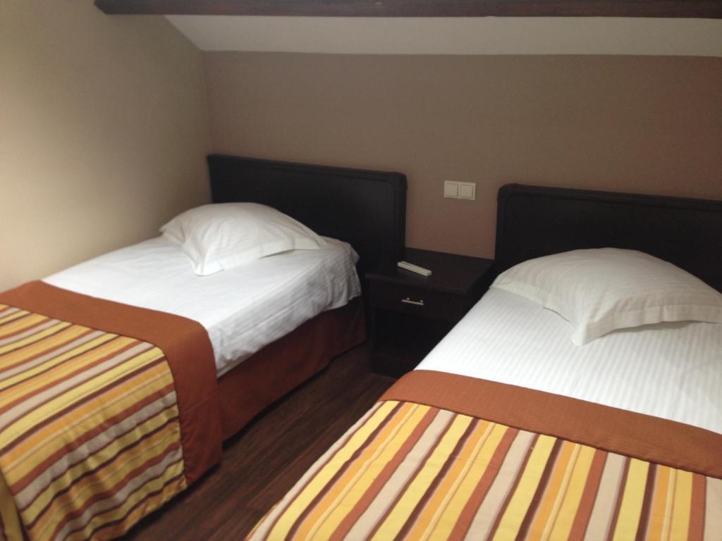 Hotel Giorgi Et Logements Insolites-Jacuzzi Prive バストーニュ 部屋 写真